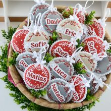 Glob brodat cu nume si vasc