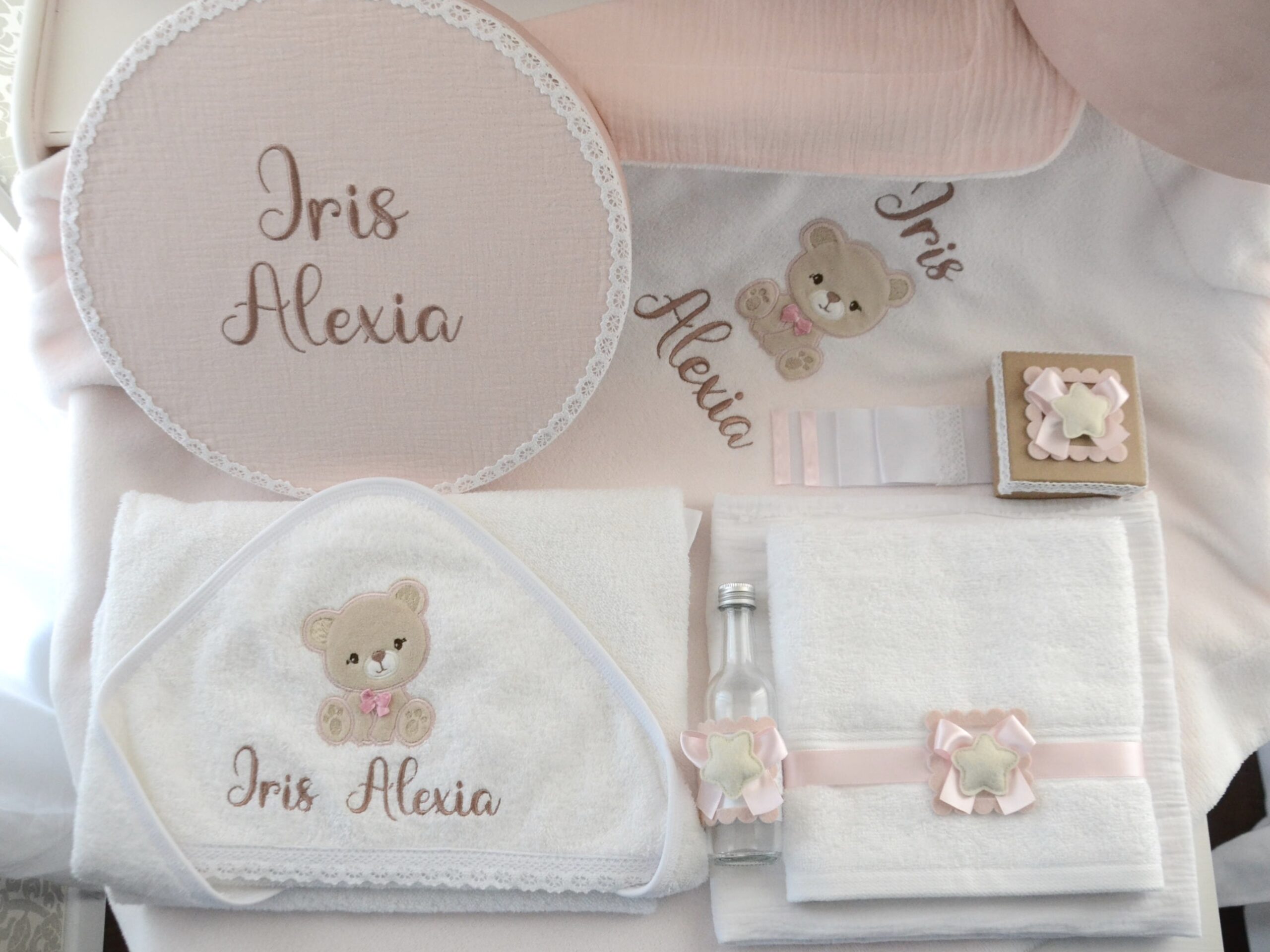 Trusou de botez, cu ursulet roz, 8 piese - imagine 3